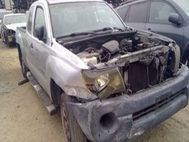 2006 TOYOTA TACOMA SILVER EXTD CAB 2.7 AT  2WD.  Z24853